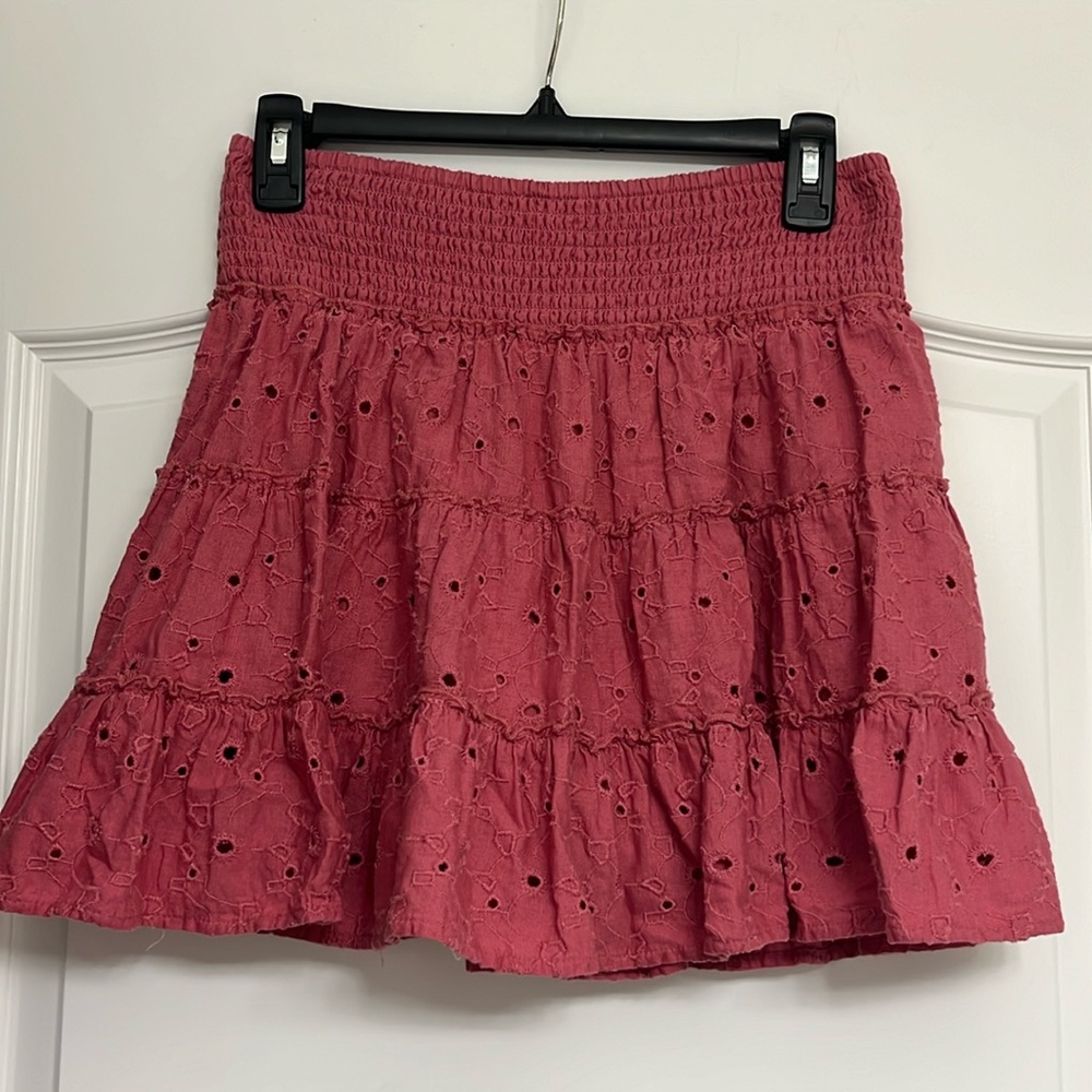 American Eagle Dusty Rose Colored Skirt with Embroidered Flowers